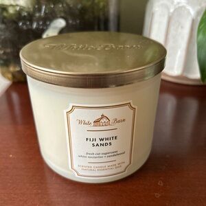 White Barn Fiji White Sands Candle with Gold Lid